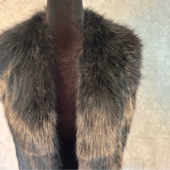 Love Token Women’s Faux Fur Yarn Wool Blend Black Vest Size Small - Picture 2 of 6